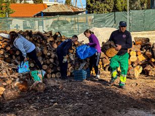 Δωρεάν διανομή καυσόξυλων από τον Δήμο Αγίας Παρασκευής Δευτέρα 23 Μαρτίου