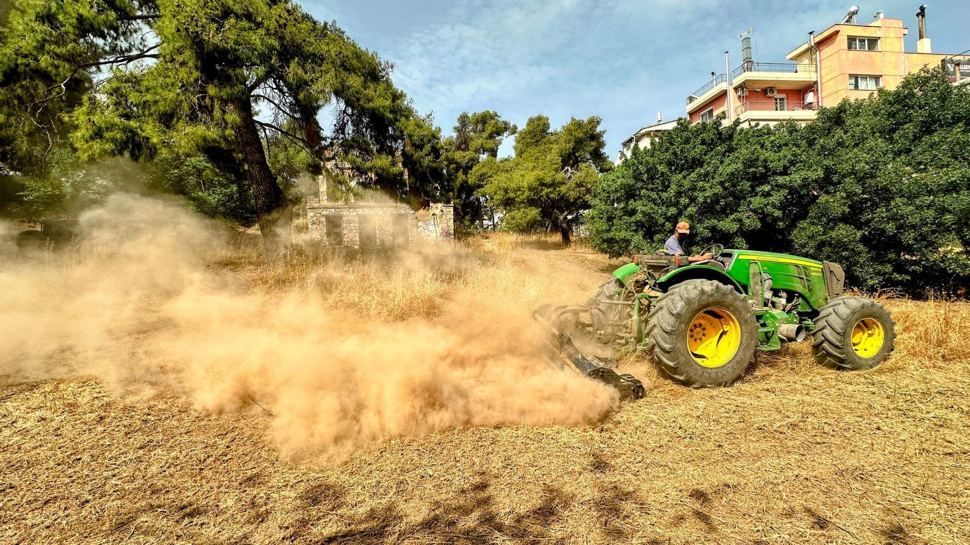 Ξεκίνησαν από σήμερα οι καθαρισμοί δημόσιων χώρων που ανήκουν στην ιδιοκτησία του Δήμου ενόψει της αντιπυρικής περιόδου