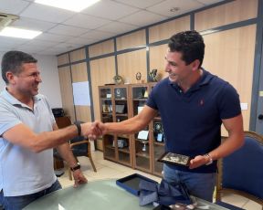 Ο «χρυσός» πολίστας Αριστείδης Χαλυβόπουλος στο δημαρχείο Αγίας Παρασκευής